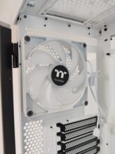 Ein Thermaltake CT140 ARGB-Lüfter