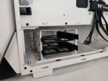 Das HDD-Tray im unteren Schacht