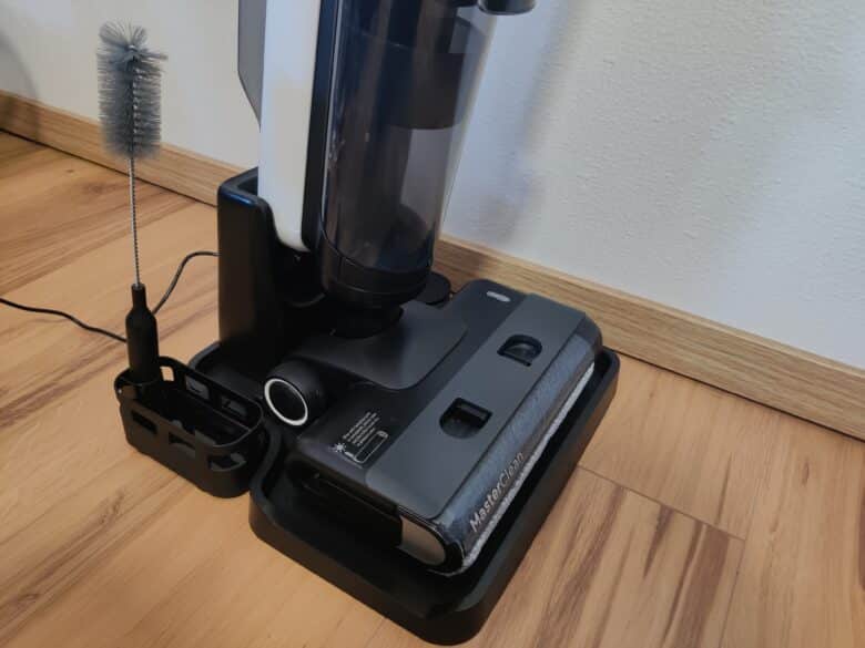 Der Ultenic AC1 Elite in der Aufladestation