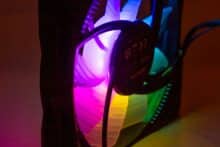 DeepCool CF120 leuchtet von schräg hinten