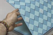 Verpackung wird zum Katzenhaus gefaltet