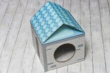 Kartonhaus mit Öffnung