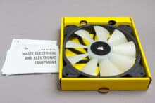 Einschub der gelben Verpackung der Corsair iCue SP140 RGB Elite