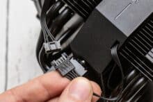 Proprietäre Anschlüsse der Lüfter am be quiet! Dark Rock Pro 5