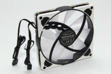 Rückseite eines unbeleuchteten Sharkoon SilentStorm 140 RGB