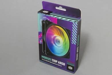 Vorderseite der Verpackung der Cooler Master Mobius 120P ARGB