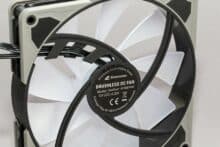 Motor Rückseite des Sharkoon SilentStorm 140 RGB Lüfters