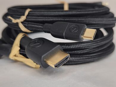 Vergoldete Kontakte am Kabel