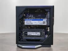 Ein Blick ins Innere des Acemagic S1 nach Abnahme des magnetischen Seitendeckels