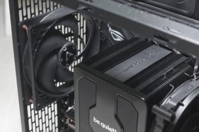 Schwarzer Lüfter in einem Gehäuse