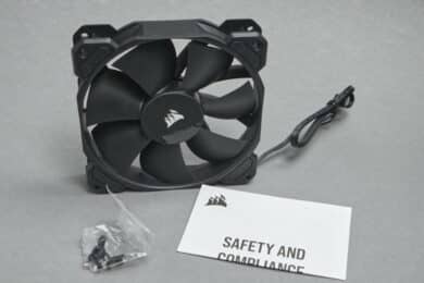 Corsair SP120 Elite Lüfter mit Bedienungsanleitung und Lüfterschrauben