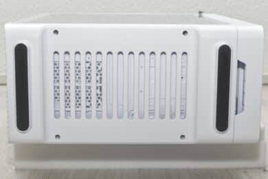 FSP CUT593P von unten mit Blick auf die Füße