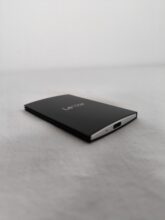 USB-C Anschluss an der einen Seite