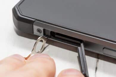 SIM Slot wird geöffnet