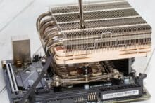 Noctua NH-L12Sx77 wird festgeschraubt