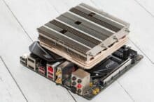 Noctua NH-L12S CPU Kühler auf einem Mini ITX Motherboard