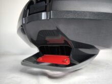 Die rote Öffnung auf beiden Seiten dient zur Fortbewegung