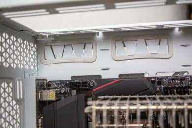 Innere Öffnungen für das Kabelmanagement