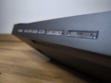 Zur Steuerung der Beleuchtung dienen die sieben Bedienelemente.