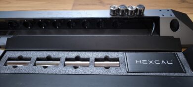 Die Edelstahlfüße sind separat verpackt.