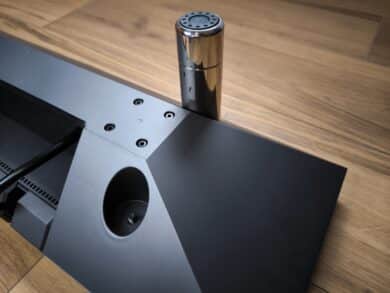 Die Stützfüße werden einfach angeschraubt.