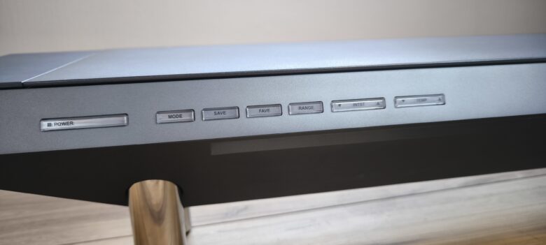 Die verschiedenen Bedienelemente auf der linken Frontseite.