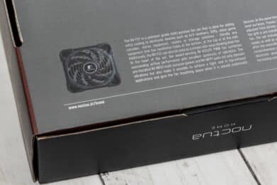 Rückseite einer schwarzen Verpackung