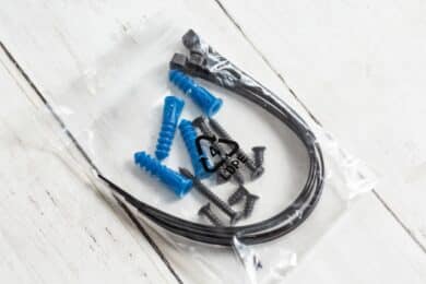 Schrauben, Dübel und Kabelbinder