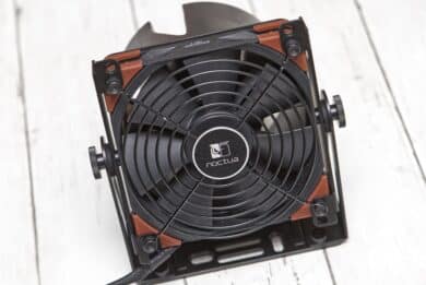 Noctua NF-F12 industrialPPC-3000 im Noctua NV-FS1