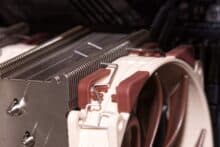 Lüfter mit Klammer am Noctua Kühler