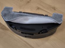 Das Wischtuch wird mit Hilfe eines Klettstreifens befestigt.