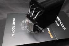 Der Tower-Kühler des Dark Rock 5 von schräg unten