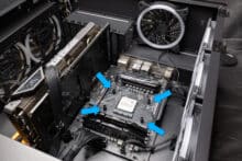 Die angebrachten Abstandshalter des AMD-Montagesatzes