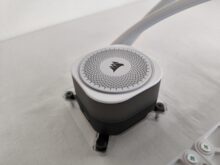 Der CPU-Kühler samt Pumpenkappenmodul