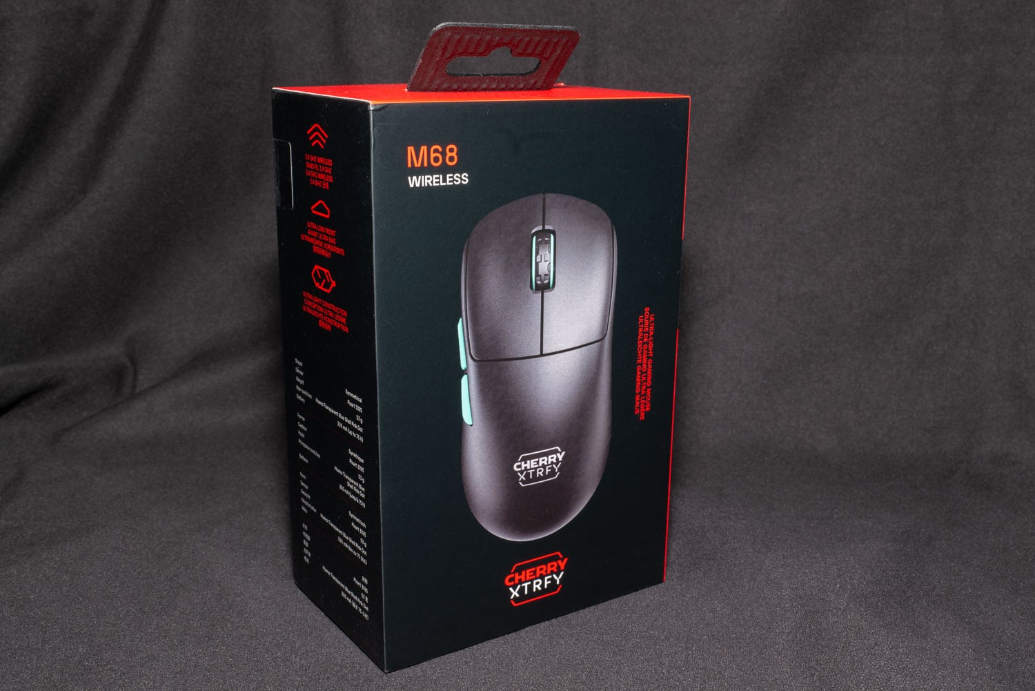 Die Umverpackung der M68 Wireless von vorne links