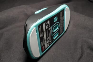 Die Unterseite der M68 Wireless von schräg vorne