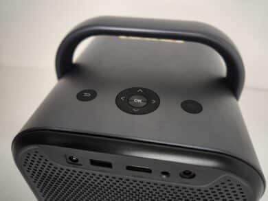 Diverse Bedienelemente auf der Kopfseite