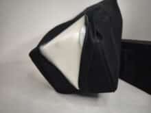 Auch die Seitenteile bestehen aus Schaumstoff.