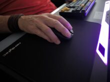 Großes Mauspad zum Aufkleben.