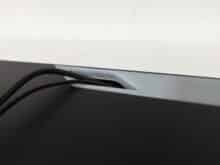 Kabelgebundene Tastaturen/Mäuse können über zwei Öffnungen an den USB-Hub angeschlossen werden.