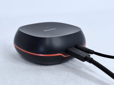 Zwei Kabel sind für den Betrieb erforderlich.