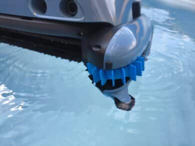 Ablagerungen an Kanten und Ecken lassen sich mit den Doppelseitenbürsten gut entfernen.