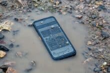 AGM H Max liegt in einer Pfütze