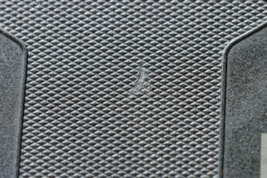 Kratzer auf der Rückseite des AGM H Max