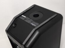 35 mm Flansch für Stative sowie Akku-Wechselfach