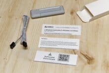 USB Stick, Kabel und Zettel