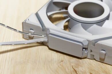 Lian Li Uni Fan SL Wireless LCD mit Kabelanschluss