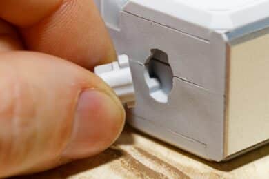 Lian Li Uni Fan SL Wireless LCD Daisy Chain Clip wird entfernt