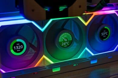 Lian Li Uni Fan SL Wireless LCD mit Beleuchtung und Sensoranzeigen