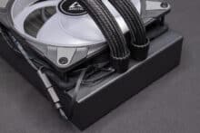 Schlauchanschlüsse auf der Seite des Radiators